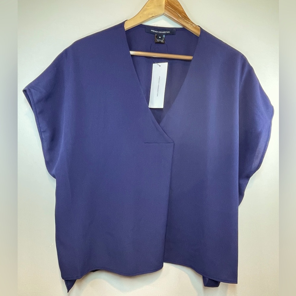 NWT French Connection Light Crepe V-Neck Flowy Boxy Top in Color Eclipse…